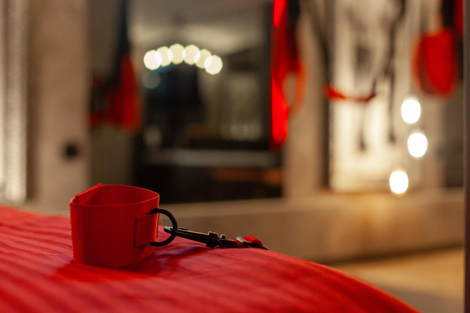 Royal Hot Jucuzzi Apartment Lviv Ngoại thất bức ảnh