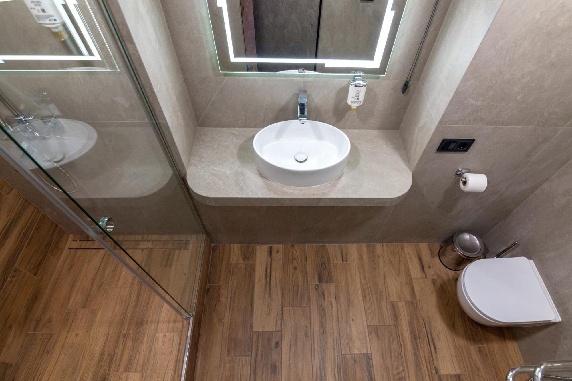Royal Hot Jucuzzi Apartment Lviv Ngoại thất bức ảnh