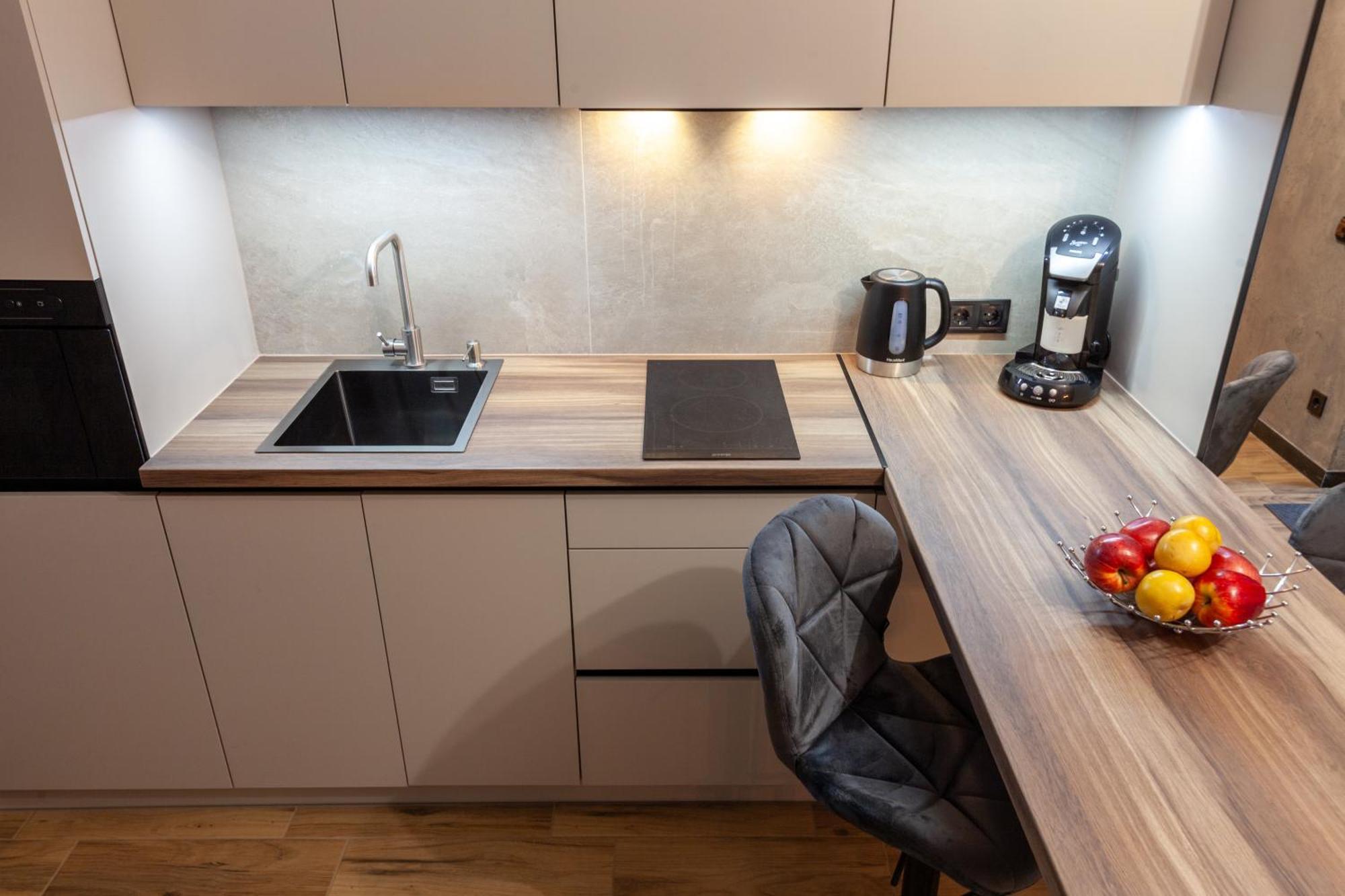 Royal Hot Jucuzzi Apartment Lviv Ngoại thất bức ảnh