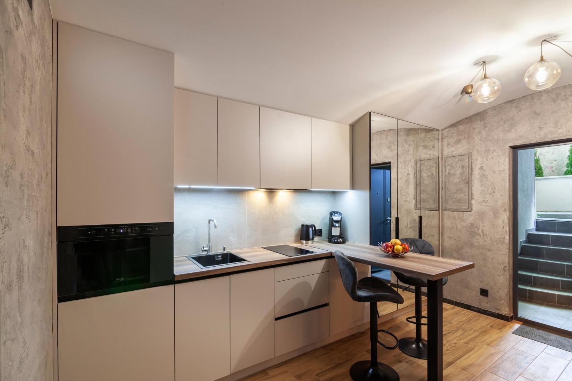 Royal Hot Jucuzzi Apartment Lviv Ngoại thất bức ảnh